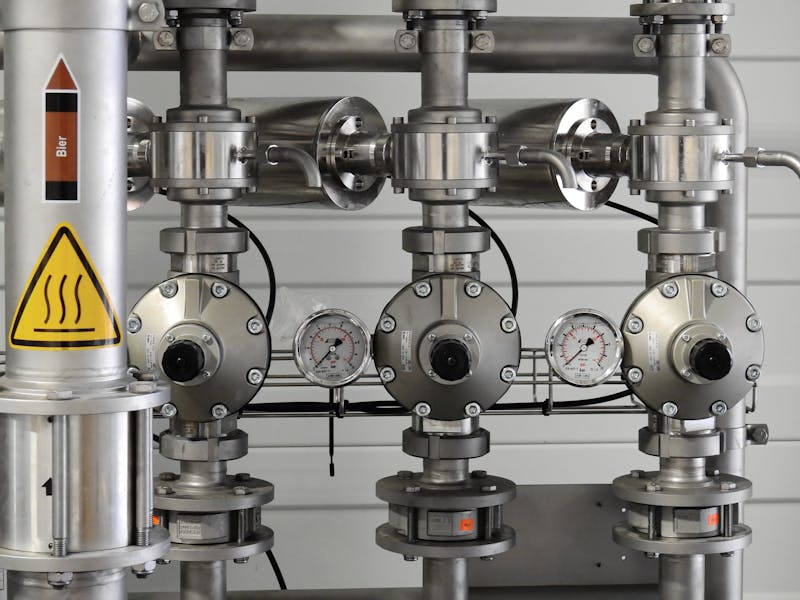 Commercial refrigeration system piping and pressure gauges